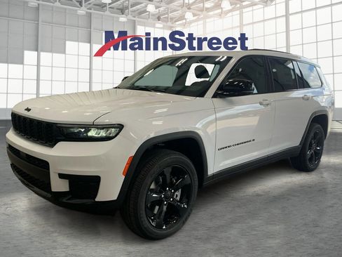 New 2025 Jeep Grand Cherokee L Altitude image 1