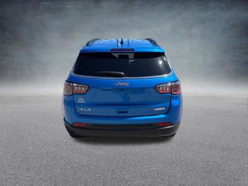 Used 2025 Jeep Compass Latitude AWD/4WD image 6