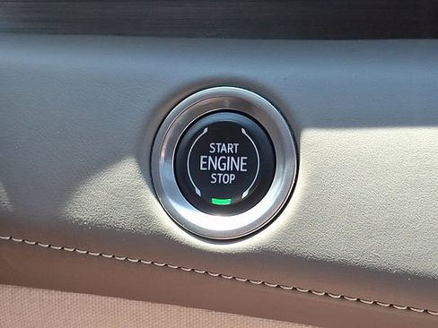 Used 2022 Cadillac Escalade Premium Luxury Platinum w/ Heavy-Duty Trailer Package AWD/4WD image 29