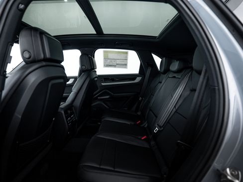 New 2026 Porsche Cayenne S image 22