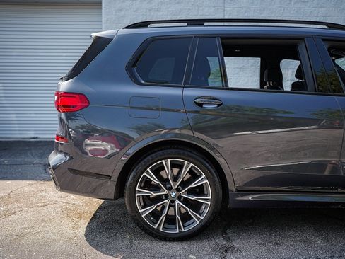 Used 2022 BMW X7 M50i image 15