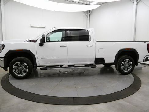 Used 2025 GMC Sierra 3500 SLT w/ SLT Premium Package image 4