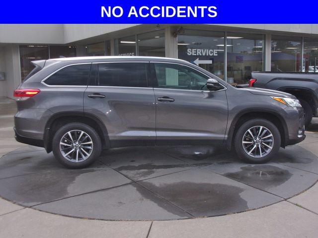 Used 2019 Toyota Highlander XLE AWD/4WD image 2