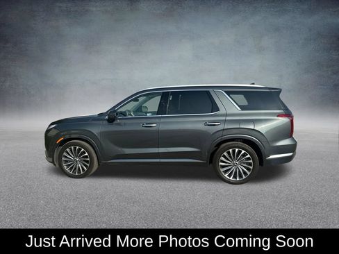 Used 2024 Hyundai Palisade Calligraphy FWD image 2
