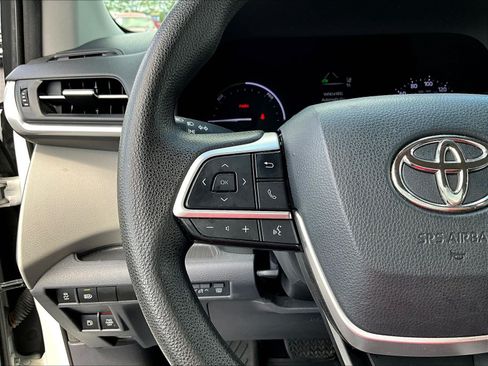 Used 2021 Toyota Sienna LE FWD image 11