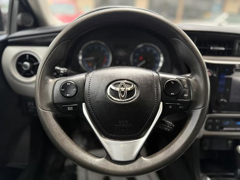 Used 2017 Toyota Corolla LE FWD image 29