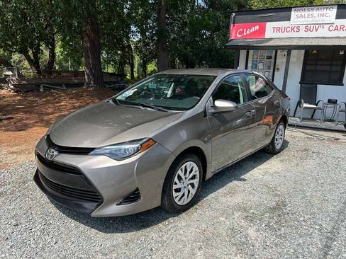 Used 2017 Toyota Corolla LE FWD image 3