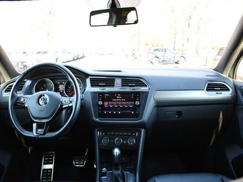 Used 2020 Volkswagen Tiguan SE R-Line AWD/4WD image 17