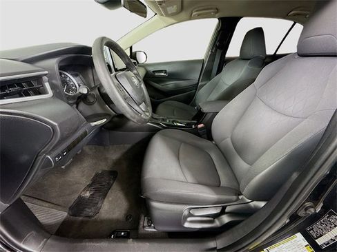 Used 2021 Toyota Corolla LE image 19
