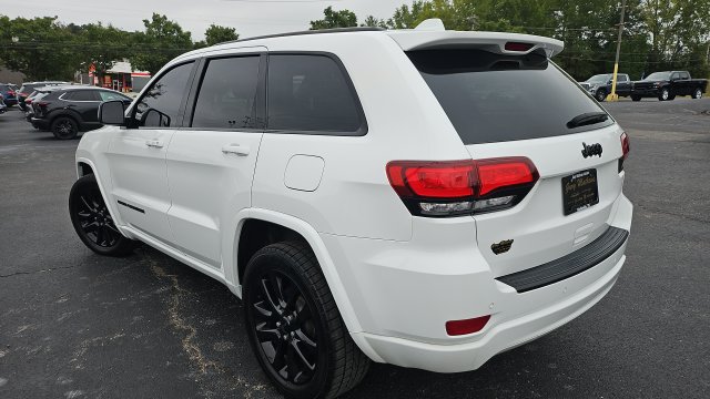 Used 2020 Jeep Grand Cherokee Laredo RWD image 17