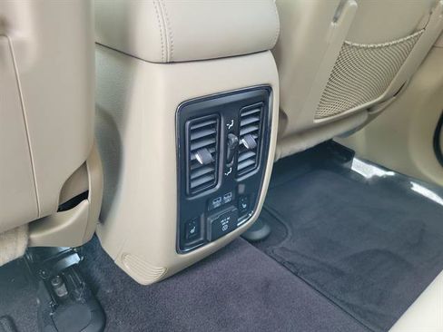 Used 2017 Jeep Grand Cherokee Limited RWD image 13