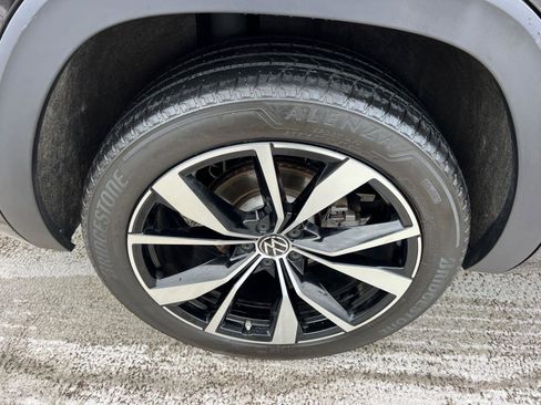 Used 2024 Volkswagen Atlas SEL Premium R-Line AWD/4WD image 17