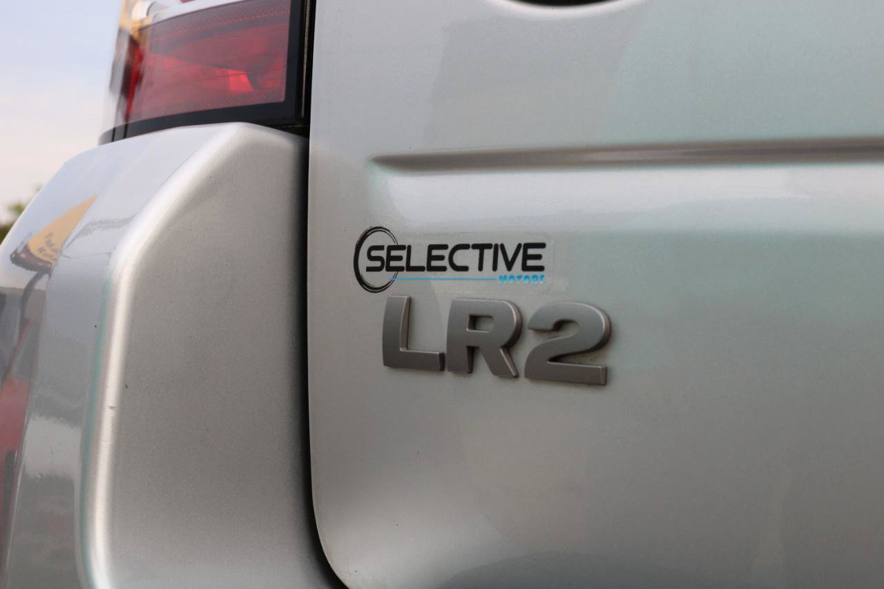 Used 2014 Land Rover LR2 AWD/4WD image 10