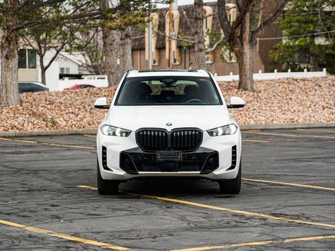 Used 2024 BMW X5 xDrive40i w/ M Sport Package image 2