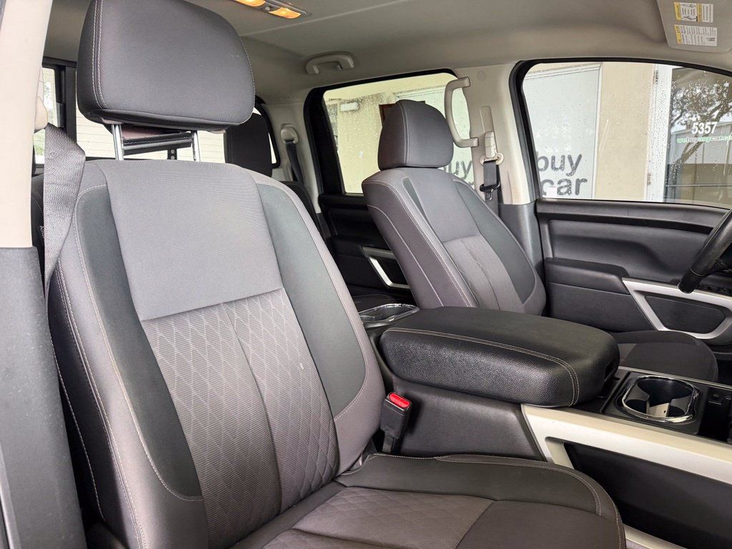 Used 2021 Nissan Titan SV w/ SV Convenience Package RWD image 27