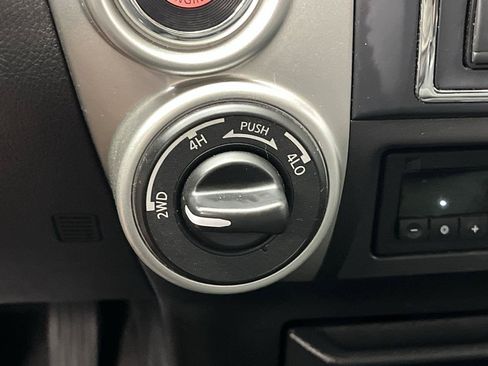 Used 2019 Nissan Titan SV AWD/4WD image 14