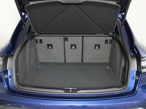 New 2026 Porsche Macan image 14