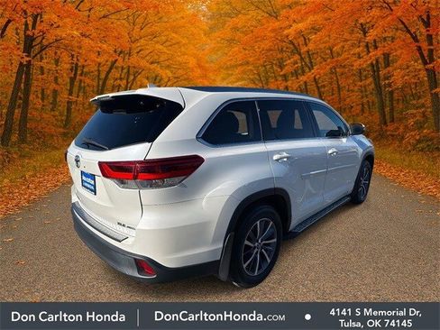 Used 2017 Toyota Highlander XLE image 4