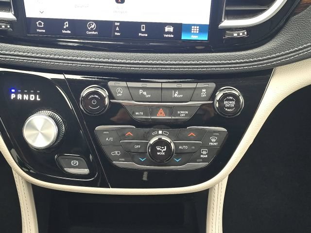 Used 2024 Chrysler Pacifica Limited FWD image 41