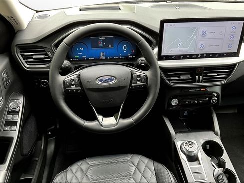 Used 2023 Ford Escape SE w/ PHEV Premium Package image 5
