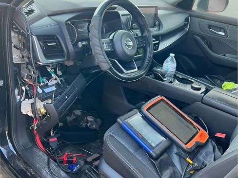 Used 2021 Nissan Rogue SV image 8