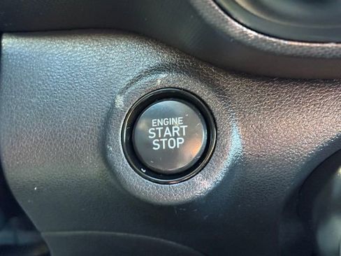 Used 2023 Hyundai Venue Limited image 18