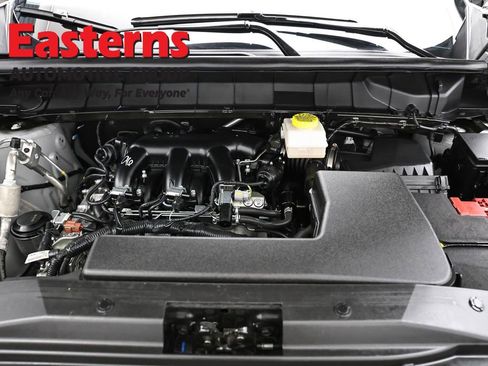 Used 2025 Nissan Pathfinder SV FWD image 7