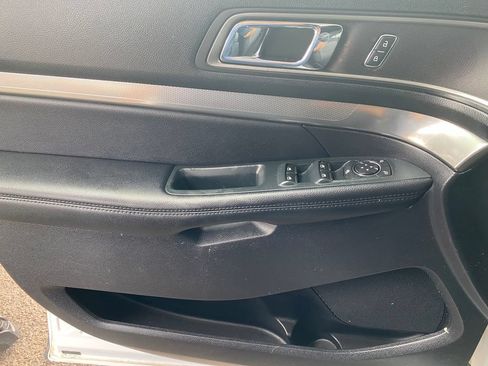 Used 2019 Ford Explorer XLT w/ Equipment Group 201A FWD image 30