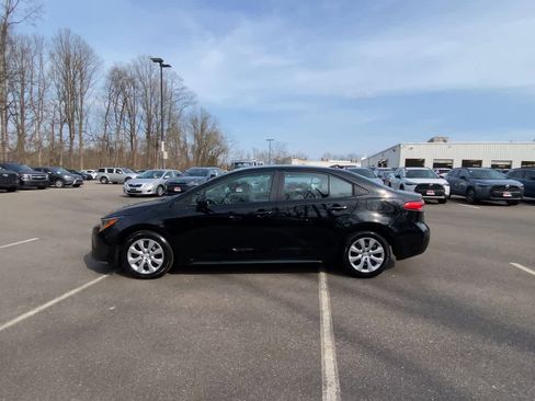 Used 2025 Toyota Corolla LE image 5