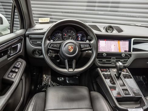 Certified 2023 Porsche Macan AWD/4WD image 12