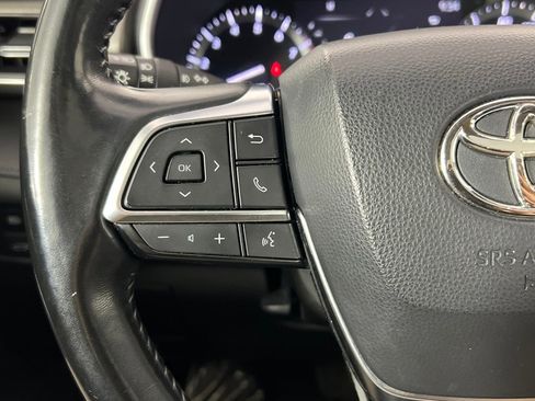 Used 2021 Toyota Highlander XLE image 8