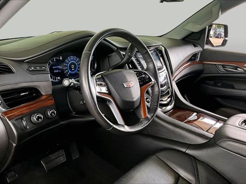 Used 2017 Cadillac Escalade Luxury AWD/4WD image 15