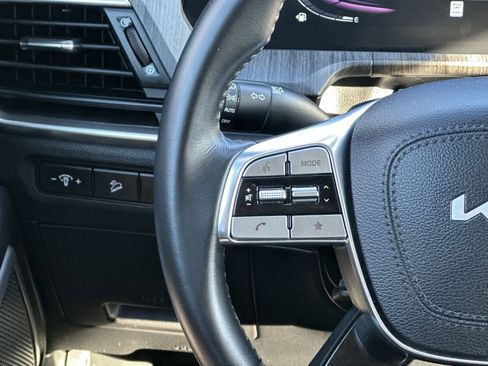 Used 2024 Kia Telluride EX w/ EX Captain's Chair Package image 20