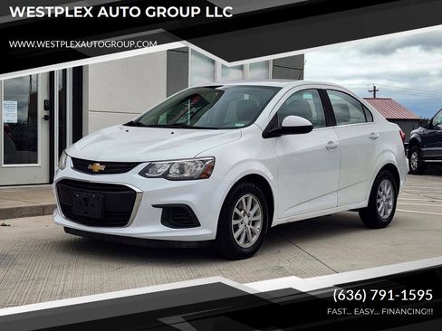 Used 2017 Chevrolet Sonic LT FWD image 1