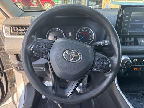 Used 2021 Toyota RAV4 XLE w/ Convenience Package image 24