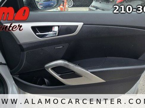 Used 2013 Hyundai Veloster RE:MIX Edition FWD image 17