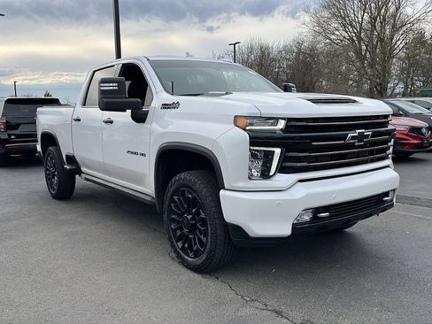 Used 2022 Chevrolet Silverado 2500 High Country w/ Safety Package II image 2