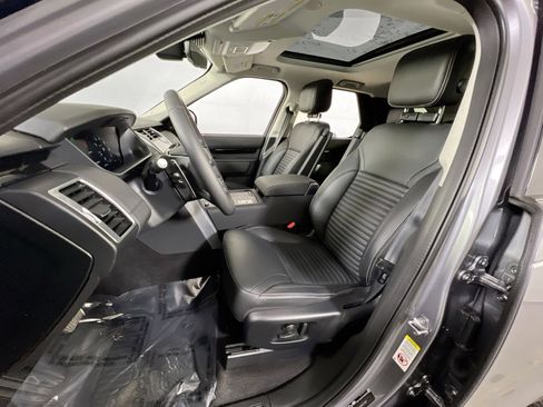 Used 2024 Land Rover Discovery S image 22