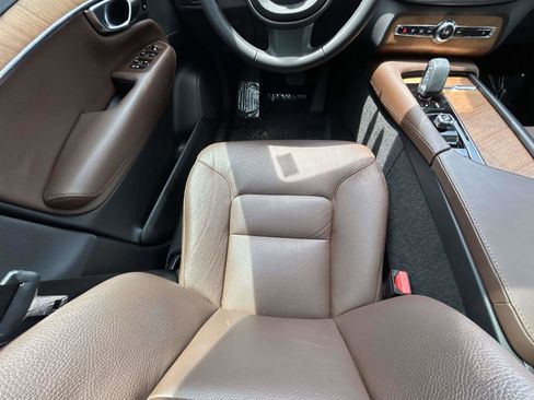 Certified 2023 Volvo XC90 B6 Plus AWD/4WD image 12