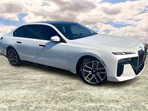 Used 2023 BMW 740i image 1