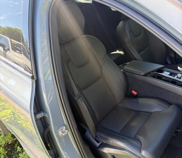 Used 2024 Volvo XC60 B5 Ultimate w/ Protection Package Premier AWD/4WD image 7