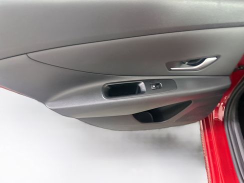 Used 2024 Hyundai Elantra Limited image 28