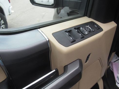 Used 2019 Ford F250 XLT w/ XLT Premium Package AWD/4WD image 12