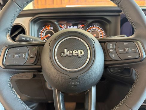 Used 2025 Jeep Wrangler Sport S image 28