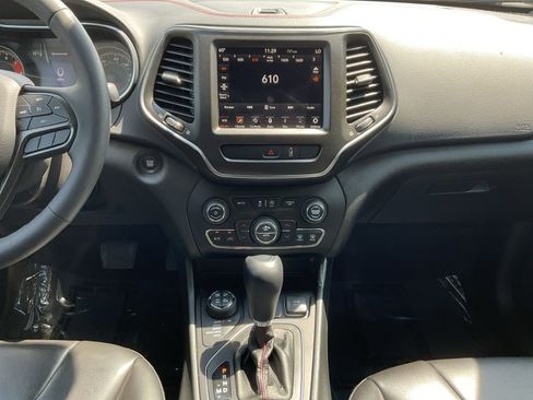 Used 2022 Jeep Cherokee Trailhawk w/ Sound & Nav Group AWD/4WD image 11