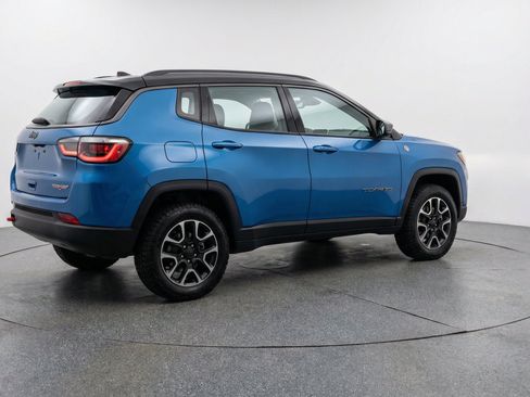 Used 2025 Jeep Compass Trailhawk AWD/4WD image 9