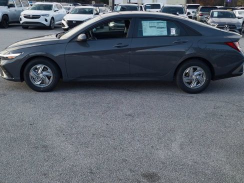New 2026 Hyundai Elantra SE FWD image 9