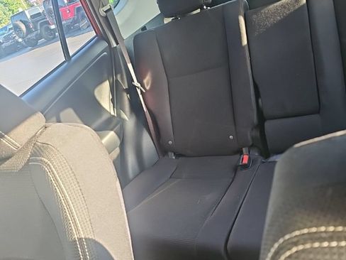 Used 2017 Toyota RAV4 XLE AWD/4WD image 17