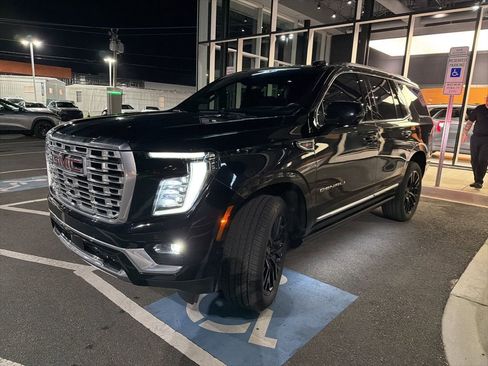 Used 2025 GMC Yukon Denali w/ Denali Reserve Package image 12