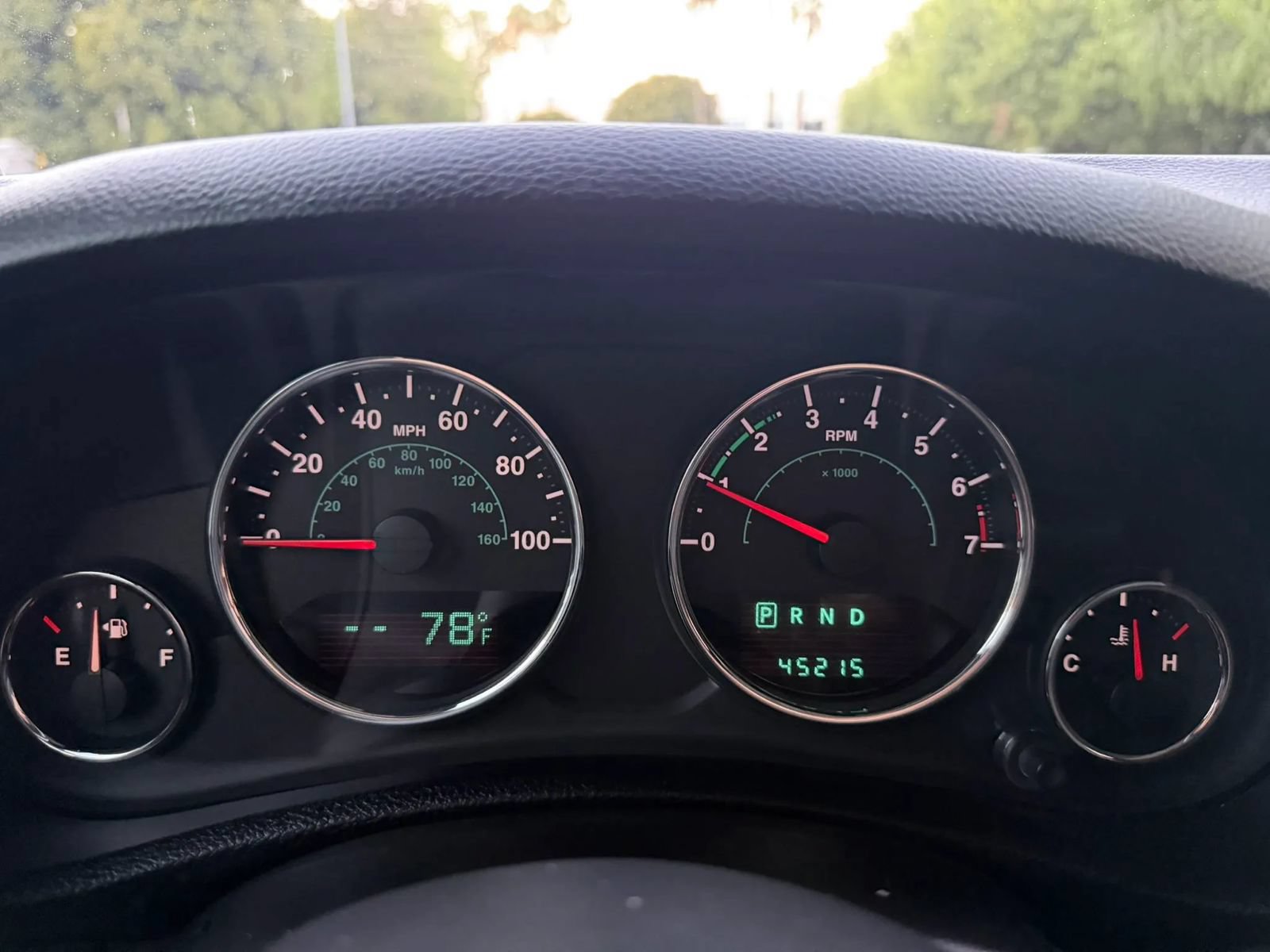 Used 2014 Jeep Wrangler Unlimited Sahara w/ Connectivity Group AWD/4WD image 28